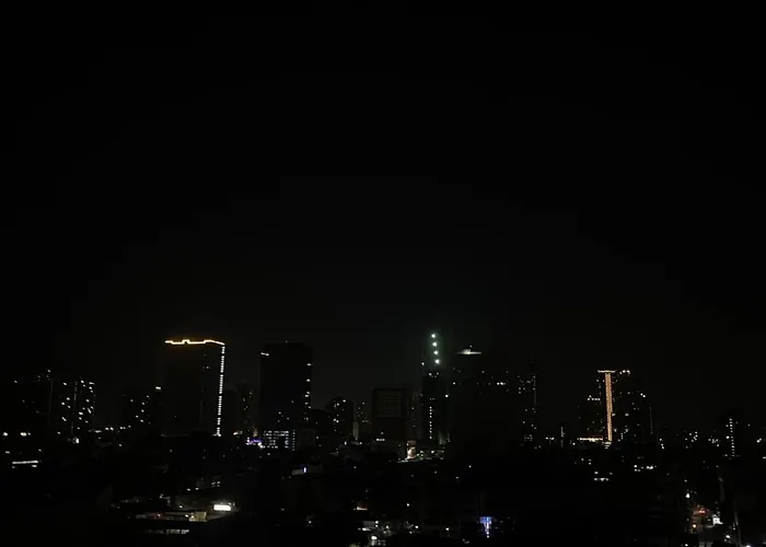 Apartamento Elegant Golden Loft With Mood Lighting Location And Skyline Views Manila