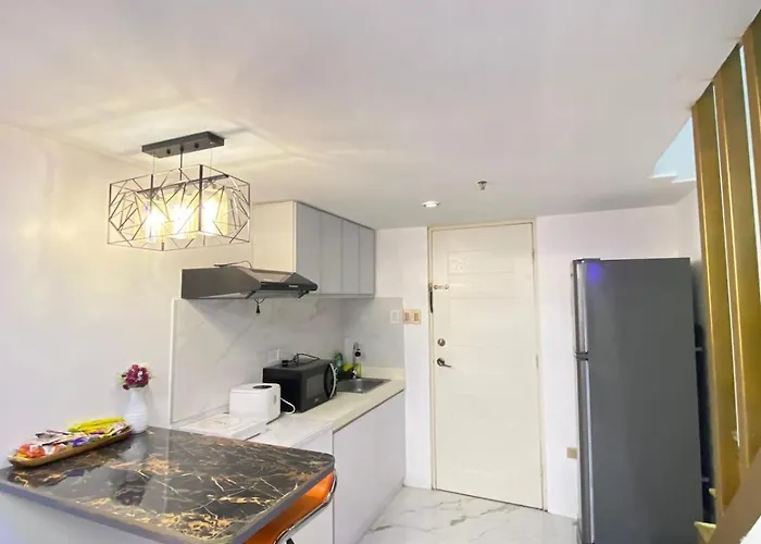 Apartamento Elegant Golden Loft With Mood Lighting Location And Skyline Views Manila