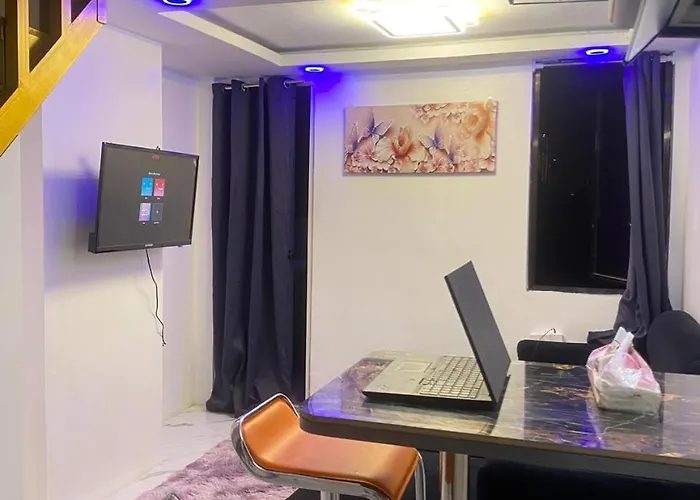 Elegant Golden Loft With Mood Lighting Location And Skyline Views Apartamento *